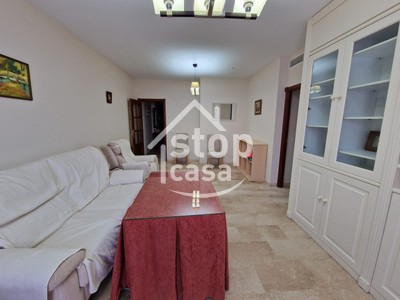 Piso en alquiler en Fernan Nuñez, Centro, con 3 dormitorios, 2 baños, plaza de garaje, trastero y balcón