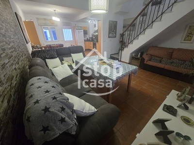 Casa en venta en Fernan Nuñez, Cerca Del Parque, con 4 dormitorios, 2 baños, trastero y 3 terrazas