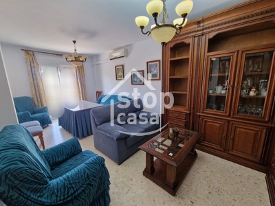 Piso en alquiler en Fernan Nuñez, Zona Alta, con 3 dormitorios, 2 baños y 2 balcones