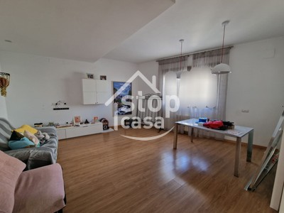 Casa en venta en Fernan Nuñez, Cerca Del Pueblo, con 5 dormitorios, 3 baños, plaza de garaje y 3 terrazas
