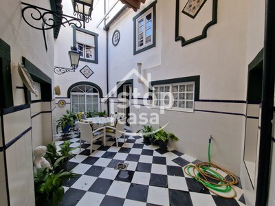 Casa en venta en Fernan Nuñez, Cercano Al Ayuntamiento, con 6 dormitorios, 2 baños, plaza de garaje, trastero, 2 balcones y 4 terrazas