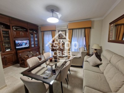 Piso en venta en Fernan Nuñez, Zona Tranquila, con 3 dormitorios, 2 baños, plaza de garaje, trastero y 2 balcones