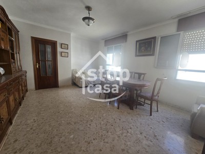 Piso en venta en Fernan Nuñez, Cerca Del Centro, con 3 dormitorios, baño y trastero