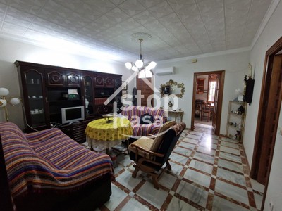 Piso en venta en Fernan Nuñez, Cercano Al Ayuntamiento, con 4 dormitorios, 2 baños y terraza