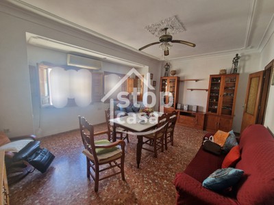 Casa en venta en Fernan Nuñez, Cerca Al Mercadona, con 4 dormitorios, baño, 2 aseos, trastero y 2 terrazas