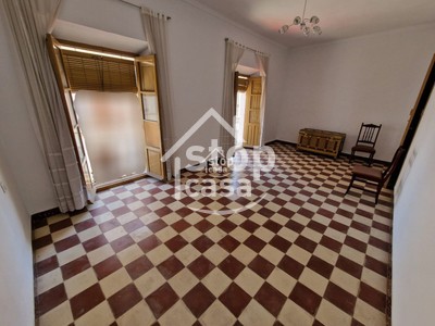 Casa en venta en Fernan Nuñez, Centro, con 6 dormitorios, 2 baños, trastero, 2 balcones y 2 terrazas