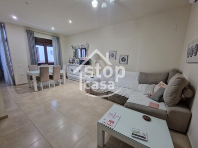 Casa en venta en Fernan Nuñez, Zona Baja, con 5 dormitorios, 3 baños, 2 balcones y 2 terrazas