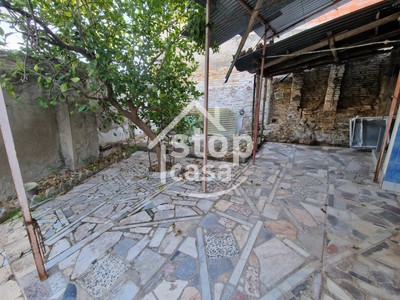 Casa en venta en Fernan Nuñez, Zona Baja, con 9 dormitorios, 3 baños, trastero, balcón y 4 terrazas
