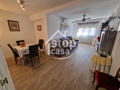 Piso en venta en Fernan Nuñez, Zona Centro, con 3 dormitorios, baño, aseo, trastero y balcón