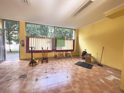 Locales en venta en Urduliz, con 2 baños