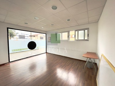 Locales en alquiler en Urduliz, con 2 baños