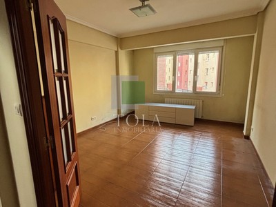 Piso en venta en Plentzia, con 4 dormitorios, baño y 2 balcones