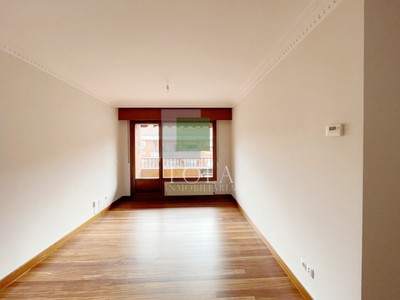 Piso en venta en Leioa, con 3 dormitorios, 2 baños, 2 plazas de garaje y terraza