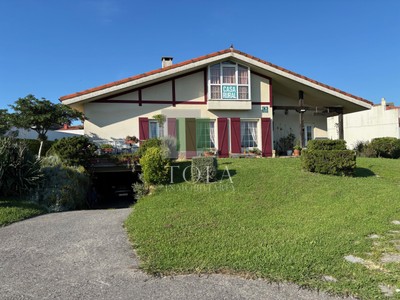 Chalet en venta en Barrika, con 8 dormitorios, 8 baños y 2 plazas de garaje