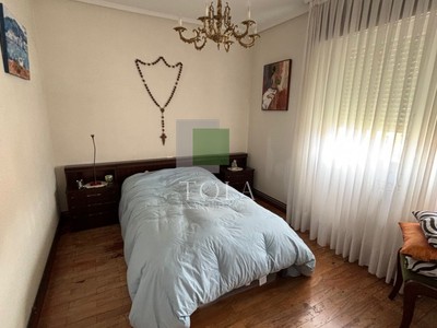 Piso en venta en Gorliz, con 3 dormitorios, baño, aseo, plaza de garaje, balcón y terraza