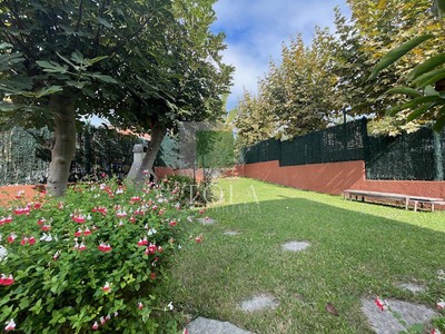 Chalet en venta en Sopelana, con 4 dormitorios, 2 baños, aseo y plaza de garaje