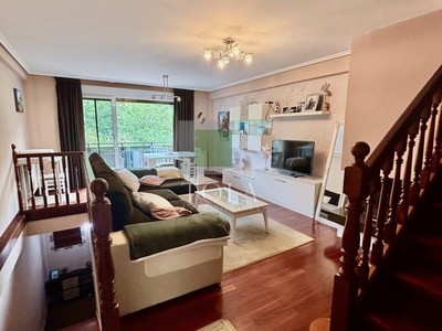 Chalet en venta en Plentzia, con 3 dormitorios, 2 baños, aseo, plaza de garaje y 2 balcones
