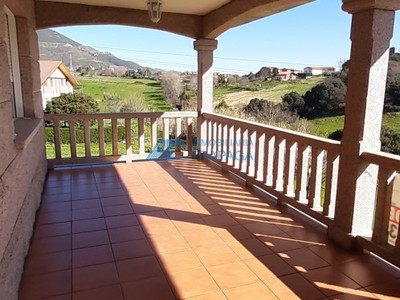Chalet en venta en Abanto Zierbena, con 5 dormitorios, 4 baños, 3 plazas de garaje, trastero, 2 terrazas y terreno