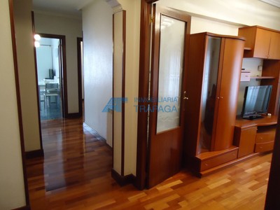 Piso en venta en Trapagaran, con 2 dormitorios, baño, balcón y terraza