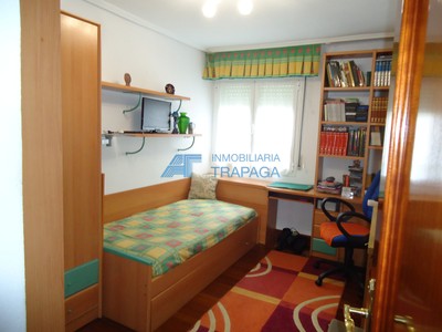 Piso en venta en Ortuella, con 3 dormitorios, baño y balcón