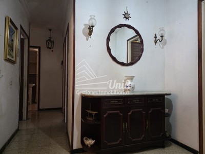 Piso en venta en Las Palmas De Gran Canaria, Escaleritas, con 4 dormitorios, 2 baños y plaza de garaje