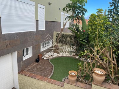 Casa en venta en Las Palmas De Gran Canaria, Marzagan, con 3 dormitorios, 3 baños, 3 plazas de garaje, trastero, terraza y terreno