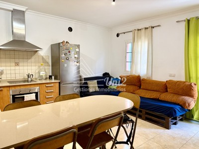 Edificio en venta en San Bartolomé De Tirajana, El Tablero, con 4 dormitorios, 2 baños, 2 plazas de garaje, 2 balcones y terraza