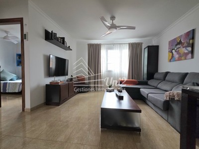 Piso en venta en Ingenio, Ingenio, con 3 dormitorios, baño, plaza de garaje y trastero