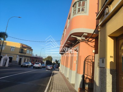 Edificio en venta en Ingenio, con 6 dormitorios, 3 baños y 2 balcones