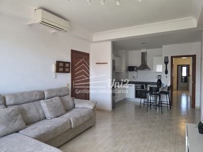 Piso en alquiler en Ingenio, con 3 dormitorios, baño, plaza de garaje y trastero