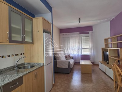 Piso en alquiler en Santa Lucía De Tirajana, Vecindario, con 1 dormitorio, baño, plaza de garaje y trastero