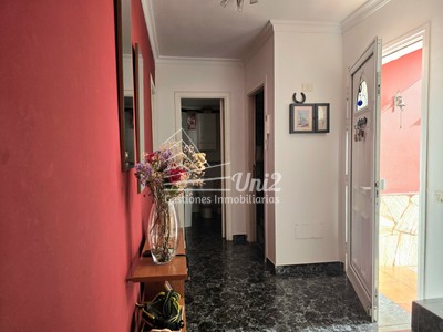 Casa en venta en Ingenio, La Longuera, con 3 dormitorios, baño, aseo, plaza de garaje, trastero, 2 balcones y terraza