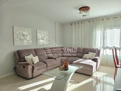 Piso en venta en Santa Lucía De Tirajana, Vecindario Centro, con 3 dormitorios, 2 baños, plaza de garaje y trastero