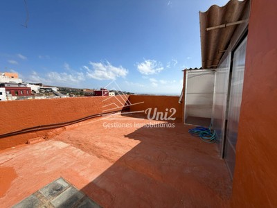 Casa en alquiler en Telde, con 2 dormitorios, baño y terraza