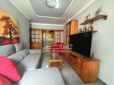 Casa en venta en Telde, Canovas Del Castillo, con 4 dormitorios, 2 baños, plaza de garaje, trastero y terraza