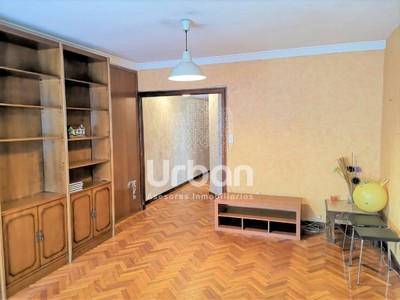 Piso en venta en Zaragoza, Universidad, con 4 dormitorios, baño, aseo, balcón y terraza