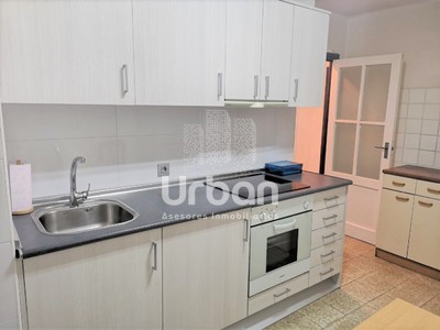 Piso en venta en Zaragoza, Torrero, con 3 dormitorios, baño y balcón