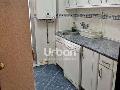 Piso en venta en Zaragoza, Las Fuentes, con 3 dormitorios, baño y terraza
