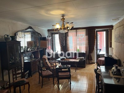 Adosado en venta en Sariñena, con 5 dormitorios, 3 baños, trastero, balcón, terraza y terreno