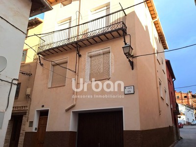 Adosado en venta en Montalban, con 4 dormitorios, 2 baños, plaza de garaje y trastero