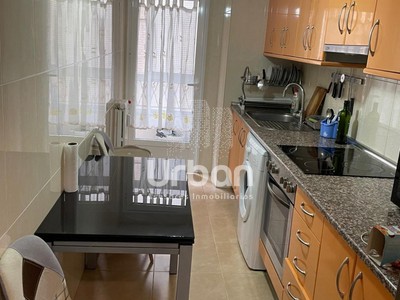 Piso en venta en Zaragoza, San Jose, con 4 dormitorios, baño y balcón