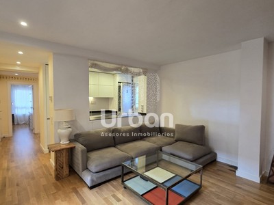 Piso en alquiler en Zaragoza, Casco, con 2 dormitorios, baño y balcón