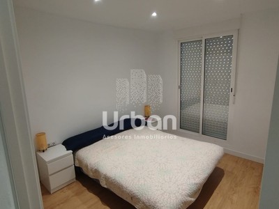 Piso en venta en Zaragoza, Casco, con 3 dormitorios, baño y balcón