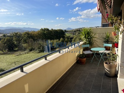 Ático en alquiler en Derio, Ganbe, con 3 dormitorios, 2 baños, plaza de garaje y terraza