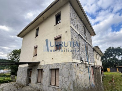 Piso en venta en Mungia, Exteriores, con 3 dormitorios, baño, plaza de garaje, trastero, terraza y terreno