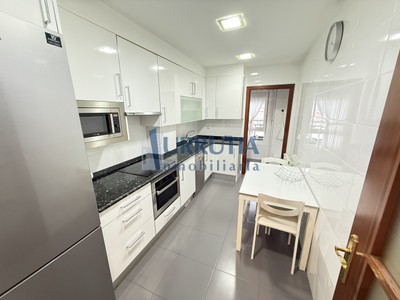 Piso en alquiler en Derio, con 2 dormitorios, 2 baños, plaza de garaje y terraza