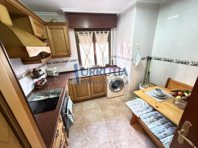 Piso en venta en Mungia, Centro, con 3 dormitorios, baño y terraza