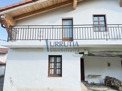 Caserio en venta en Meñaka, Meñakabarrena, con 2 dormitorios, baño, trastero, balcón y terreno