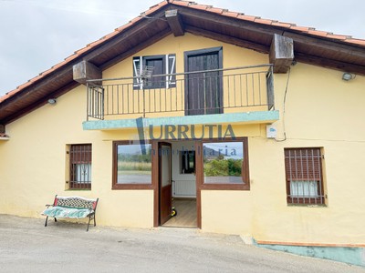 Caserio en venta en Gatika, con 5 dormitorios, 2 baños, balcón y terreno