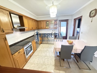 Piso en venta en Mungia, Centro, con 3 dormitorios, 2 baños, plaza de garaje y trastero